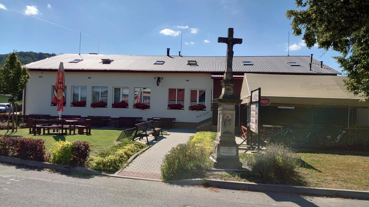 Na Rybnicku Bohutin Hotell Exteriör bild