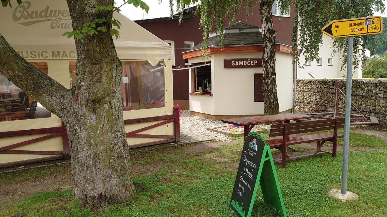 Na Rybnicku Bohutin Hotell Exteriör bild
