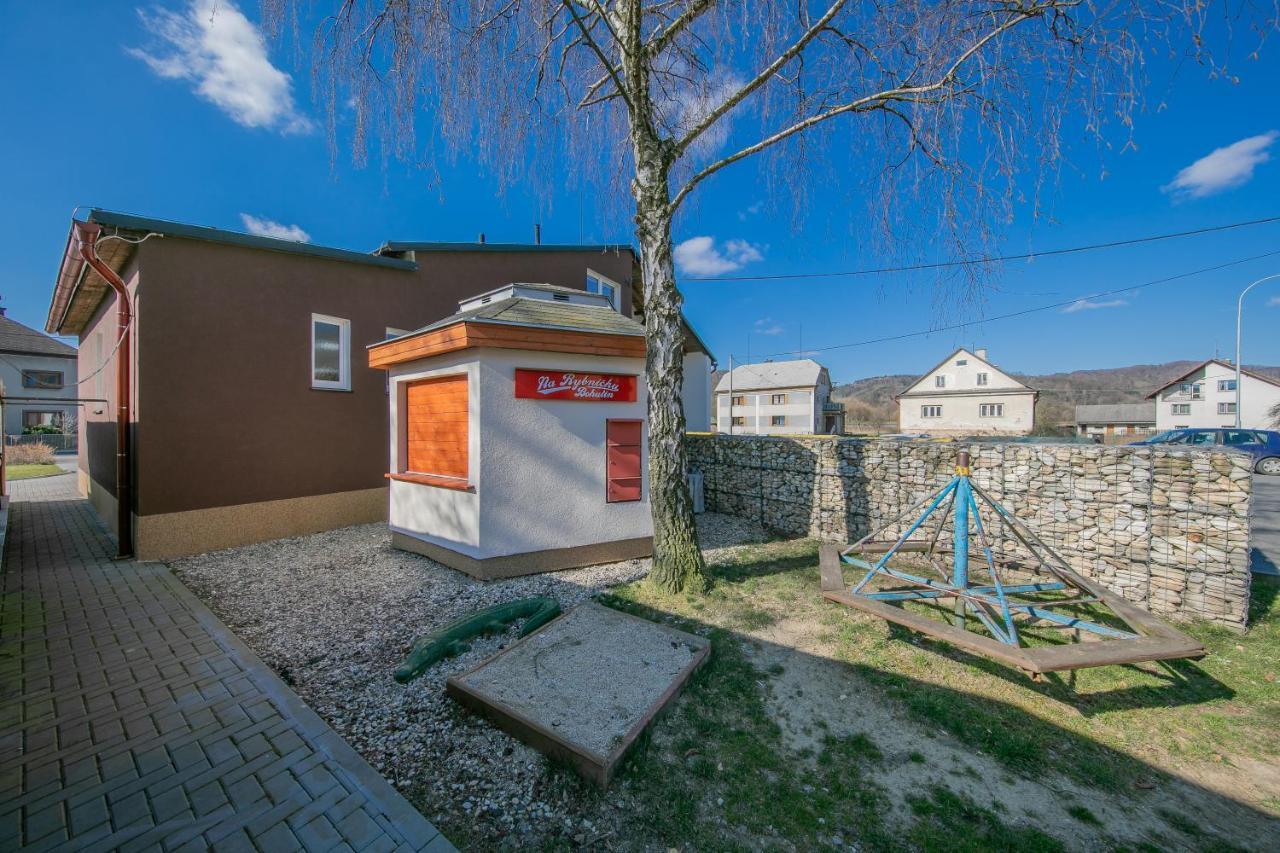 Na Rybnicku Bohutin Hotell Exteriör bild