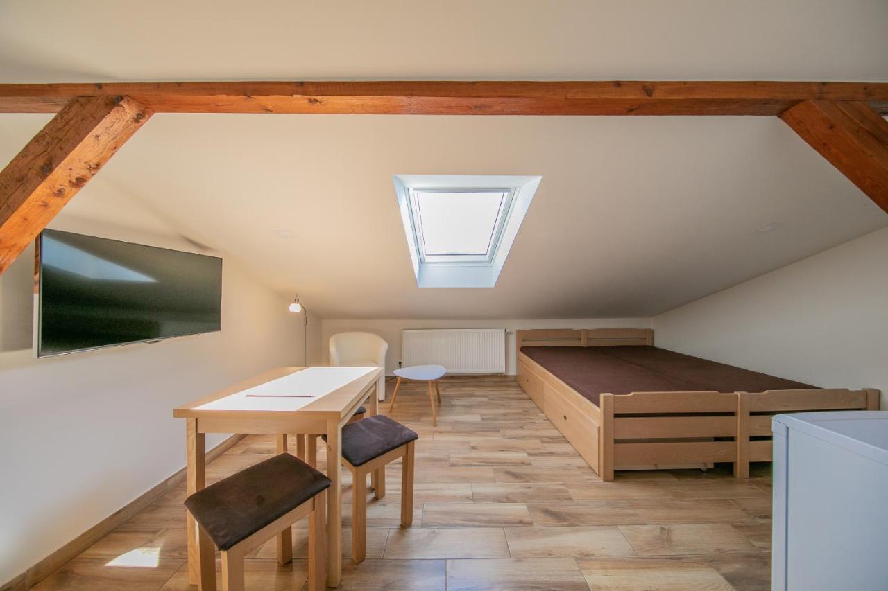 Na Rybnicku Bohutin Hotell Exteriör bild